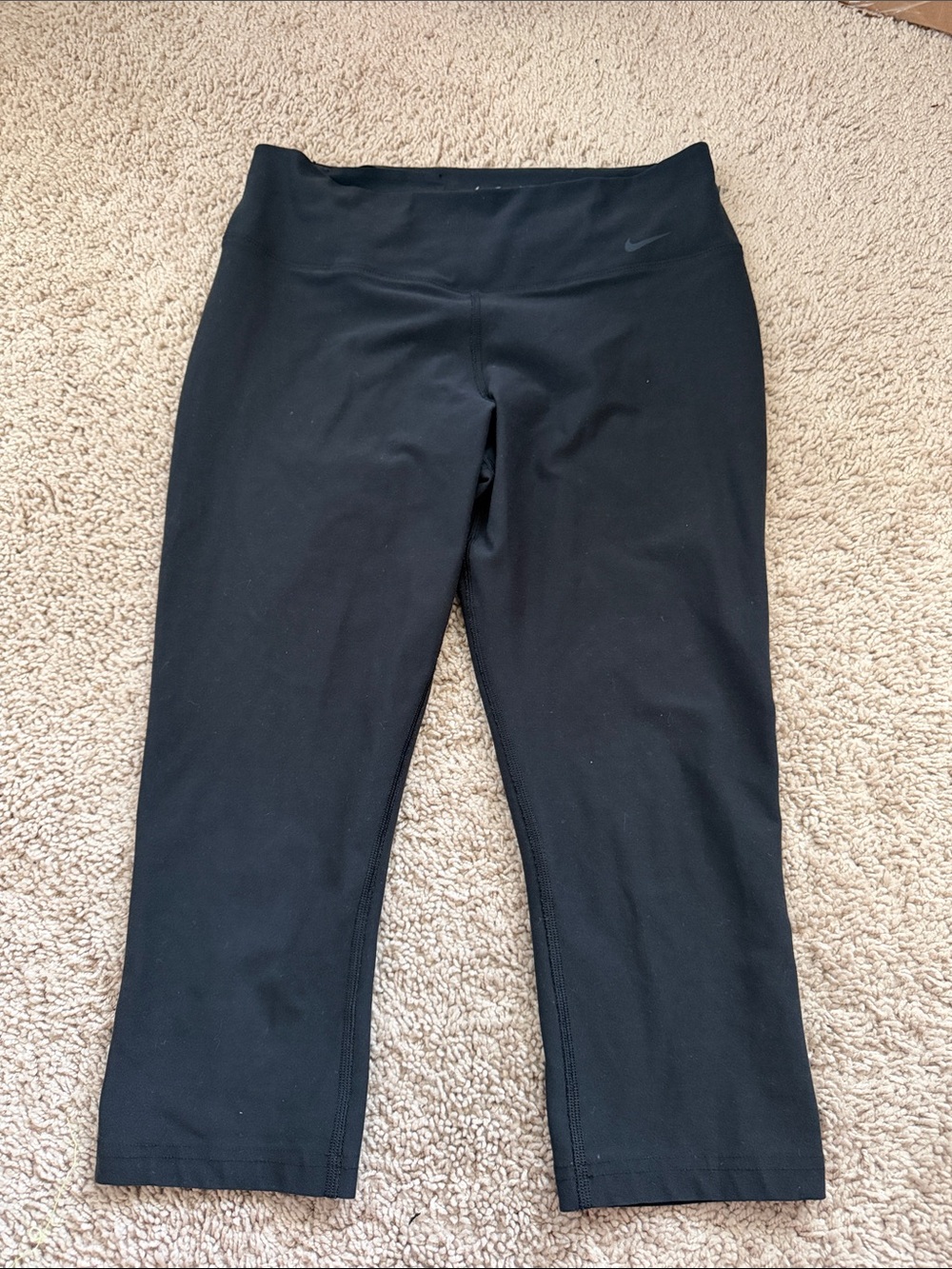 Nike Black womens Crop Athletic Leggings Medium